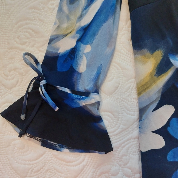 🔹️Blue floral blouse with fluted sleeves🔹️Laura SP - Picture 3 of 5